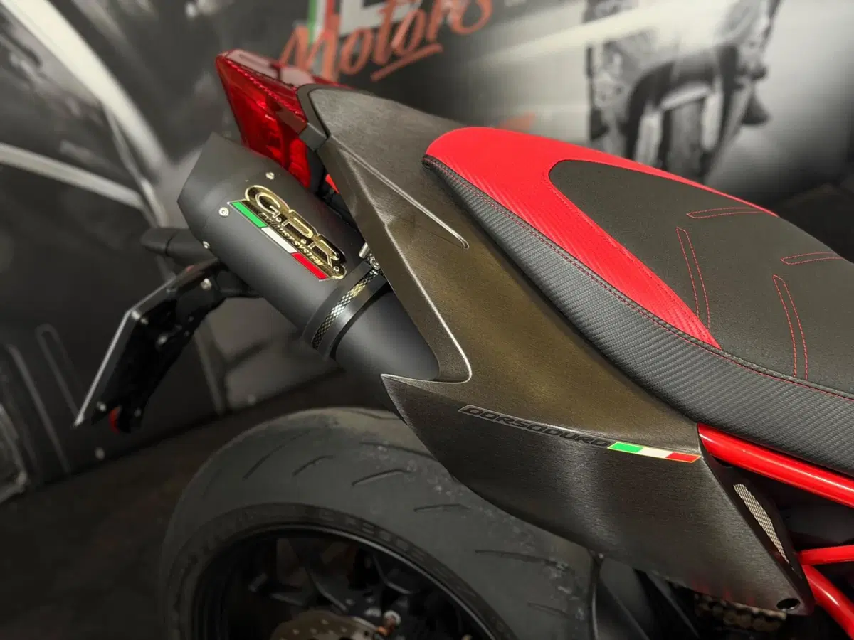 Aprilia Dorsoduro 750 ABS (2009 - 17) (5)