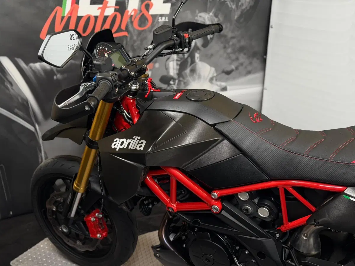 Aprilia Dorsoduro 750 ABS (2009 - 17) (13)