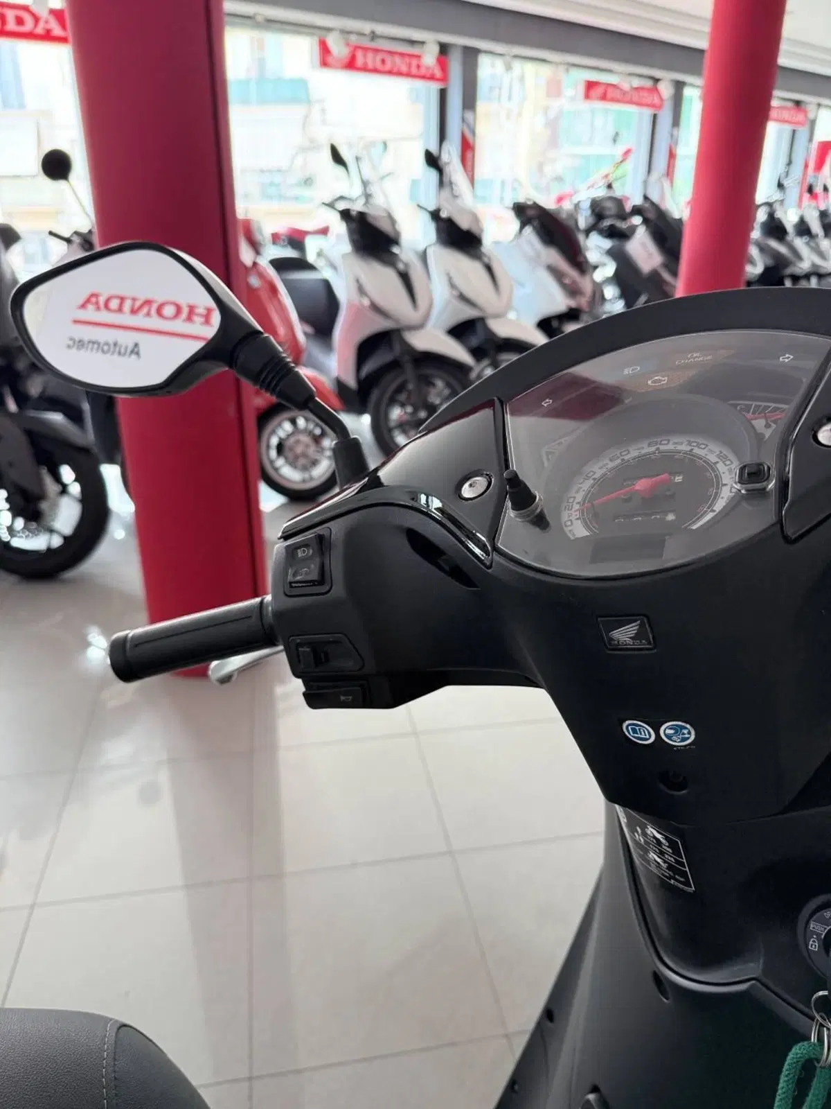 Honda SH 150i (2009 - 12) (5)