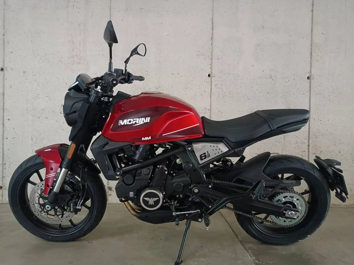Moto Morini SEIEMMEZZO STR (2022 - 26) (5)