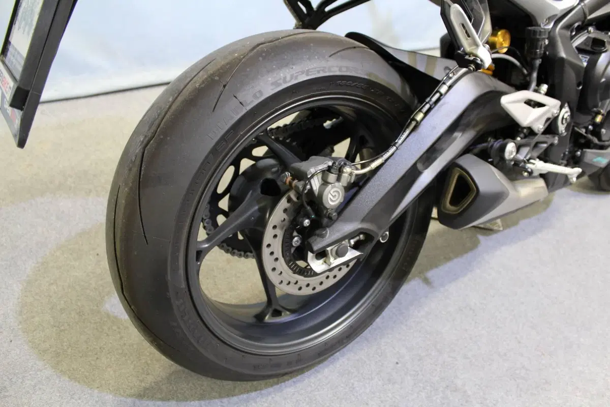 Triumph Street Triple 765 RS (2023 - 26) (6)