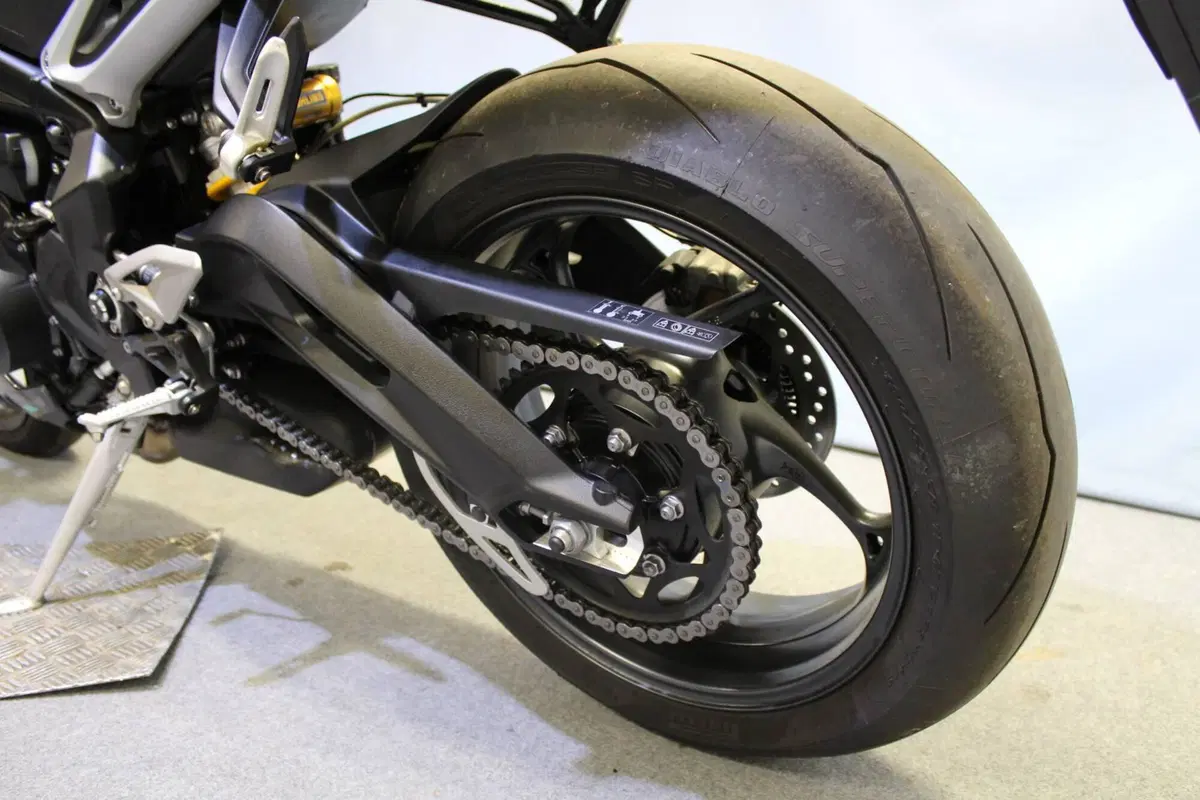 Triumph Street Triple 765 RS (2023 - 26) (15)