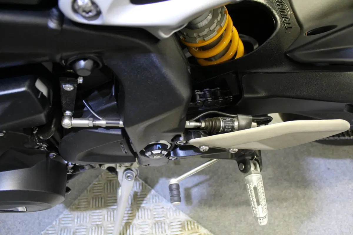 Triumph Street Triple 765 RS (2023 - 26) (17)