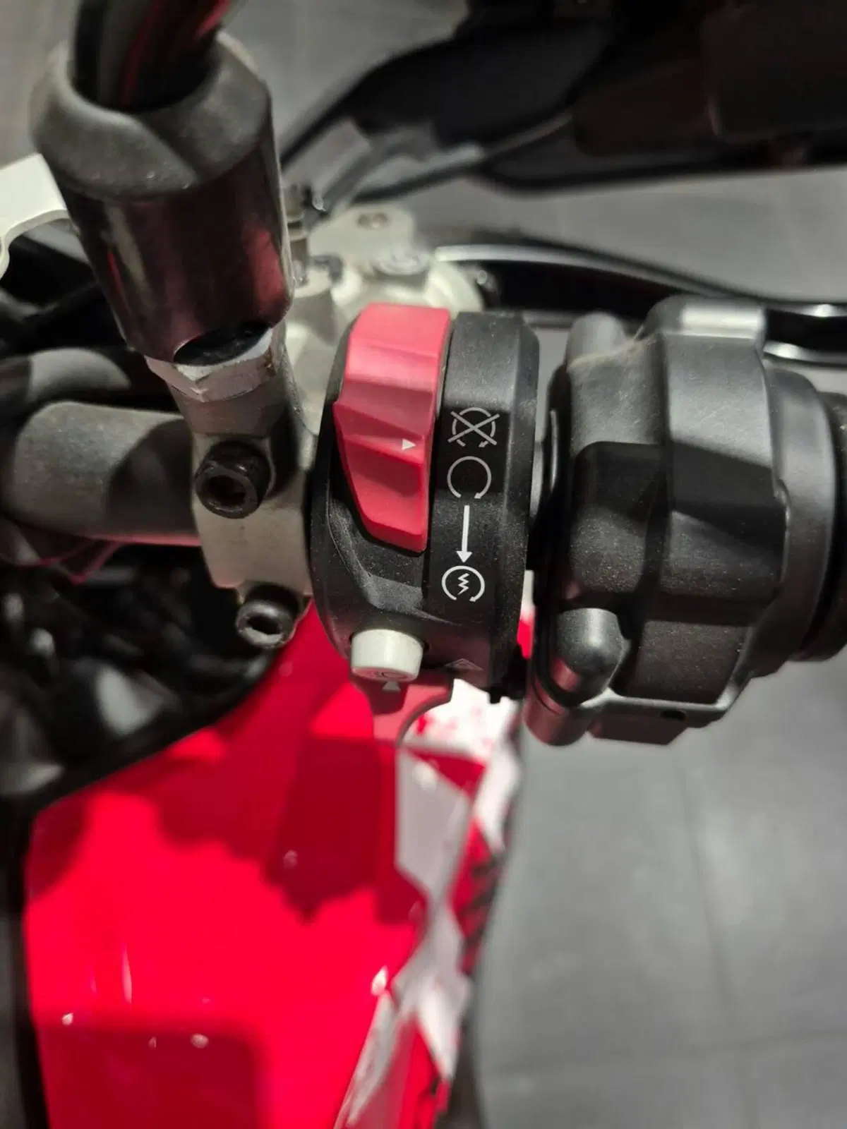 Ducati Hypermotard 950 RVE (2022 - 25) (16)