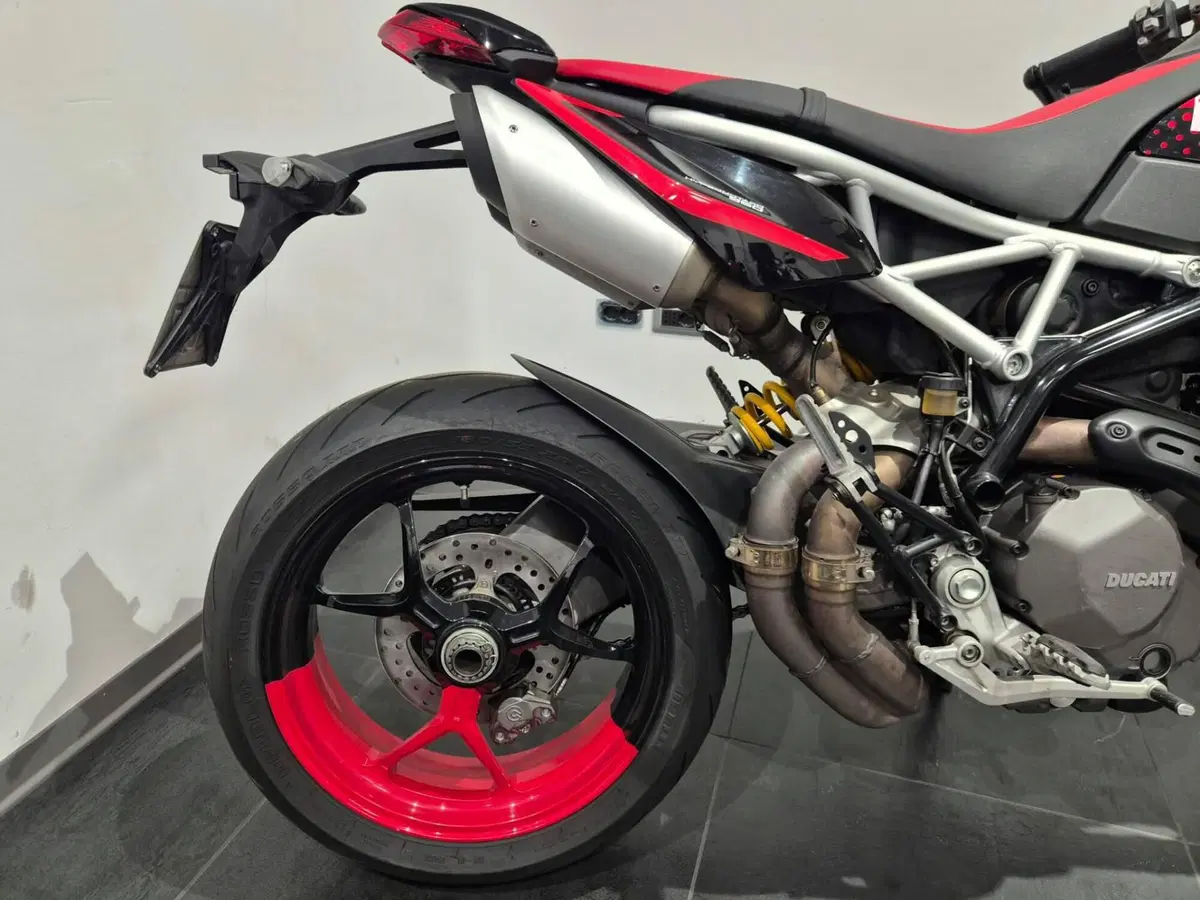 Ducati Hypermotard 950 RVE (2022 - 25) (10)