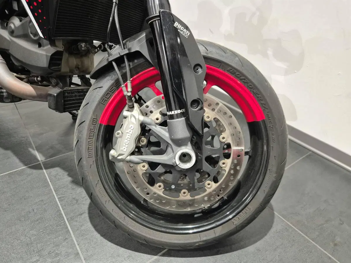 Ducati Hypermotard 950 RVE (2022 - 25) (11)