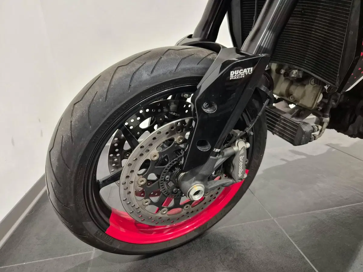 Ducati Hypermotard 950 RVE (2022 - 25) (13)