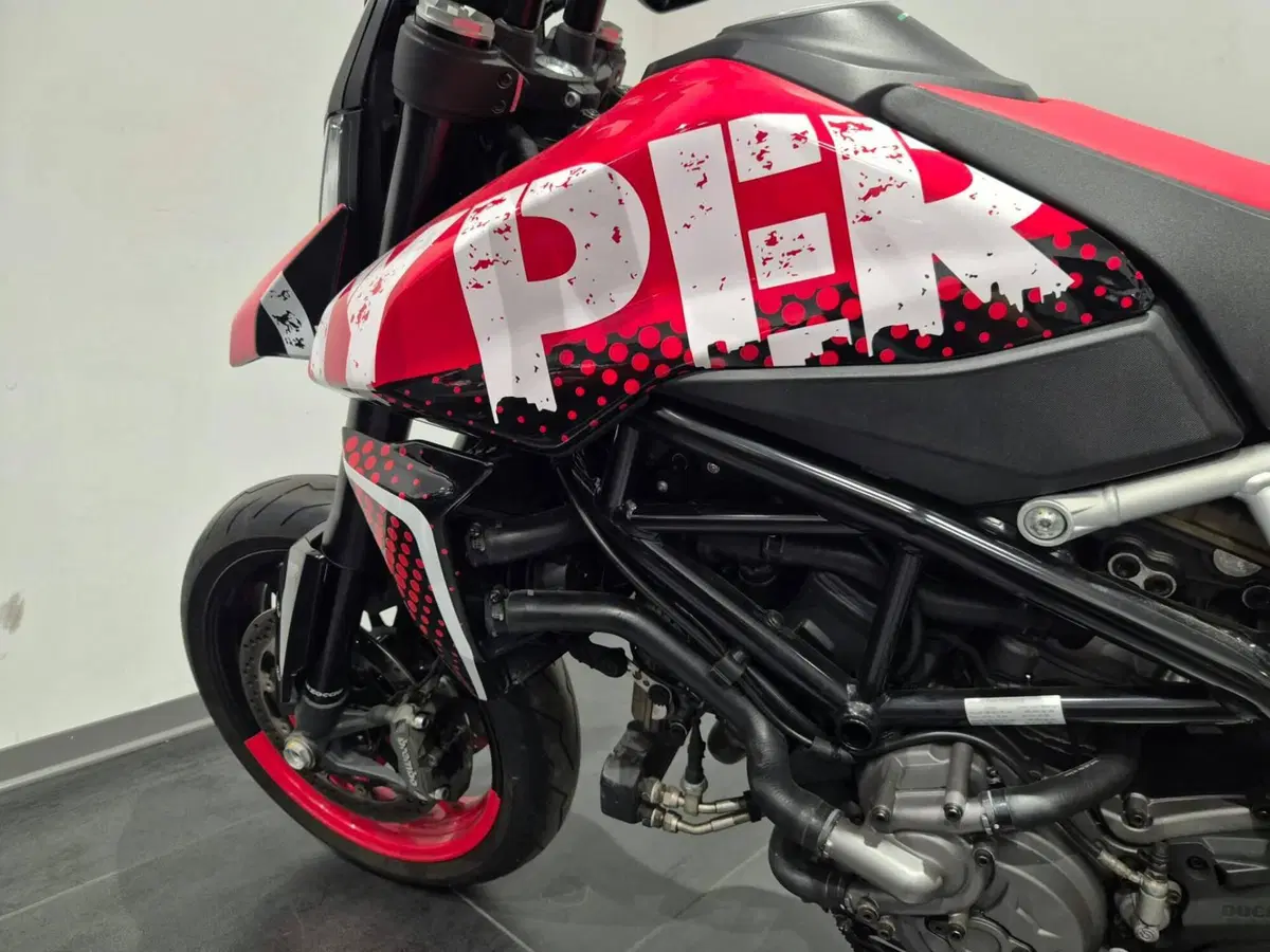 Ducati Hypermotard 950 RVE (2022 - 25) (7)