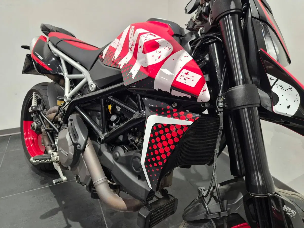Ducati Hypermotard 950 RVE (2022 - 25) (6)