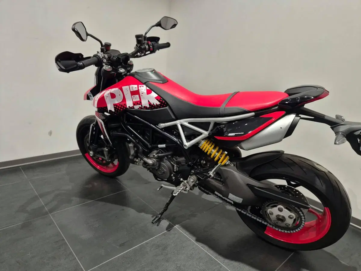 Ducati Hypermotard 950 RVE (2022 - 25) (5)
