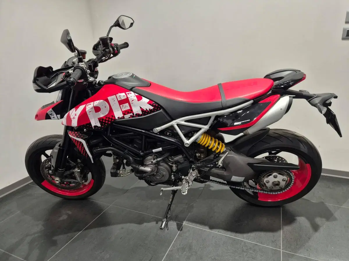 Ducati Hypermotard 950 RVE (2022 - 25) (4)