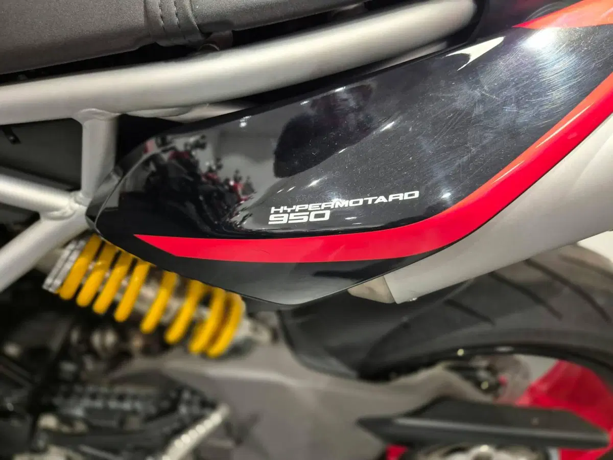 Ducati Hypermotard 950 RVE (2022 - 25) (14)