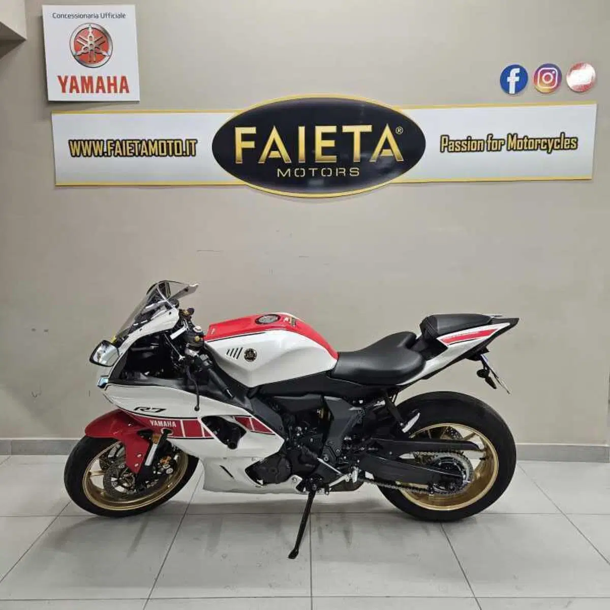 Yamaha YZF R7 World GP 60th Anniversary (2022 - 23)