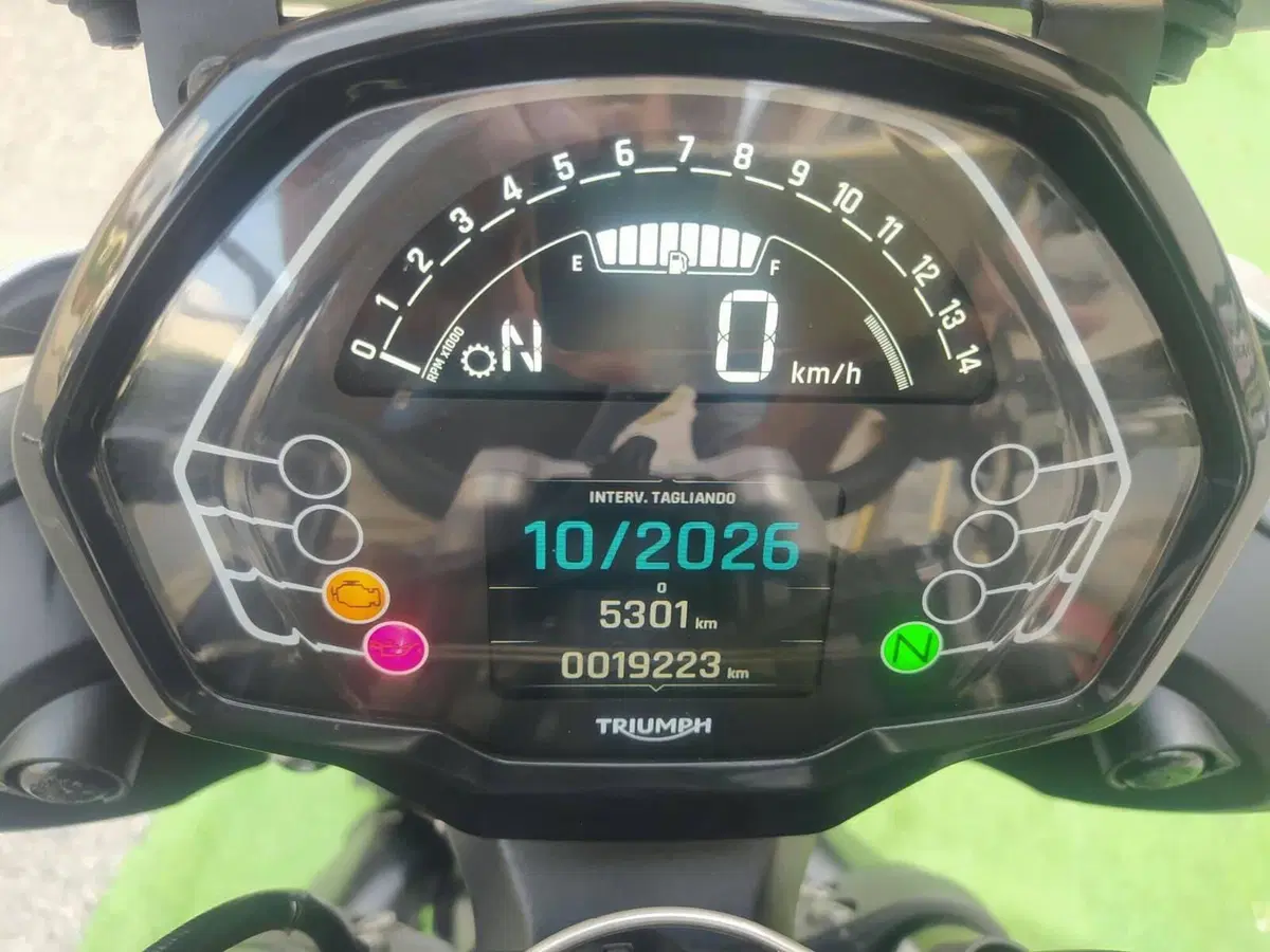 Triumph Street Triple 765 R (2023 - 26) (11)