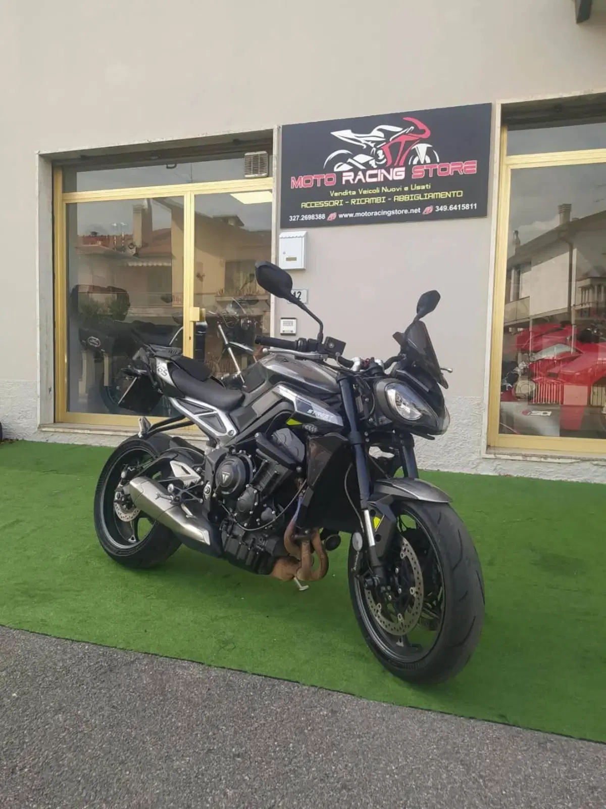 Triumph Street Triple 765 R (2023 - 26) (2)