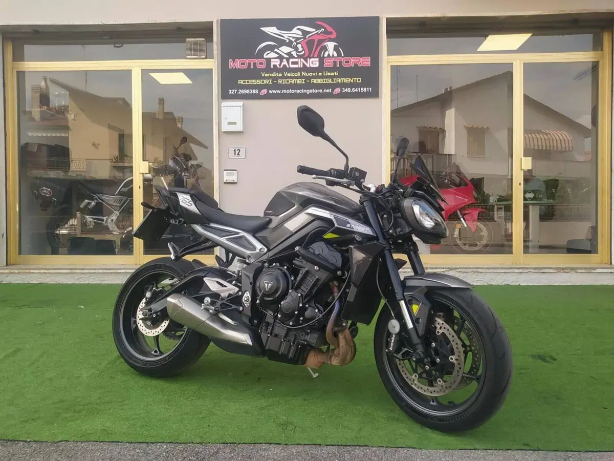 Triumph Street Triple 765 R (2023 - 26)