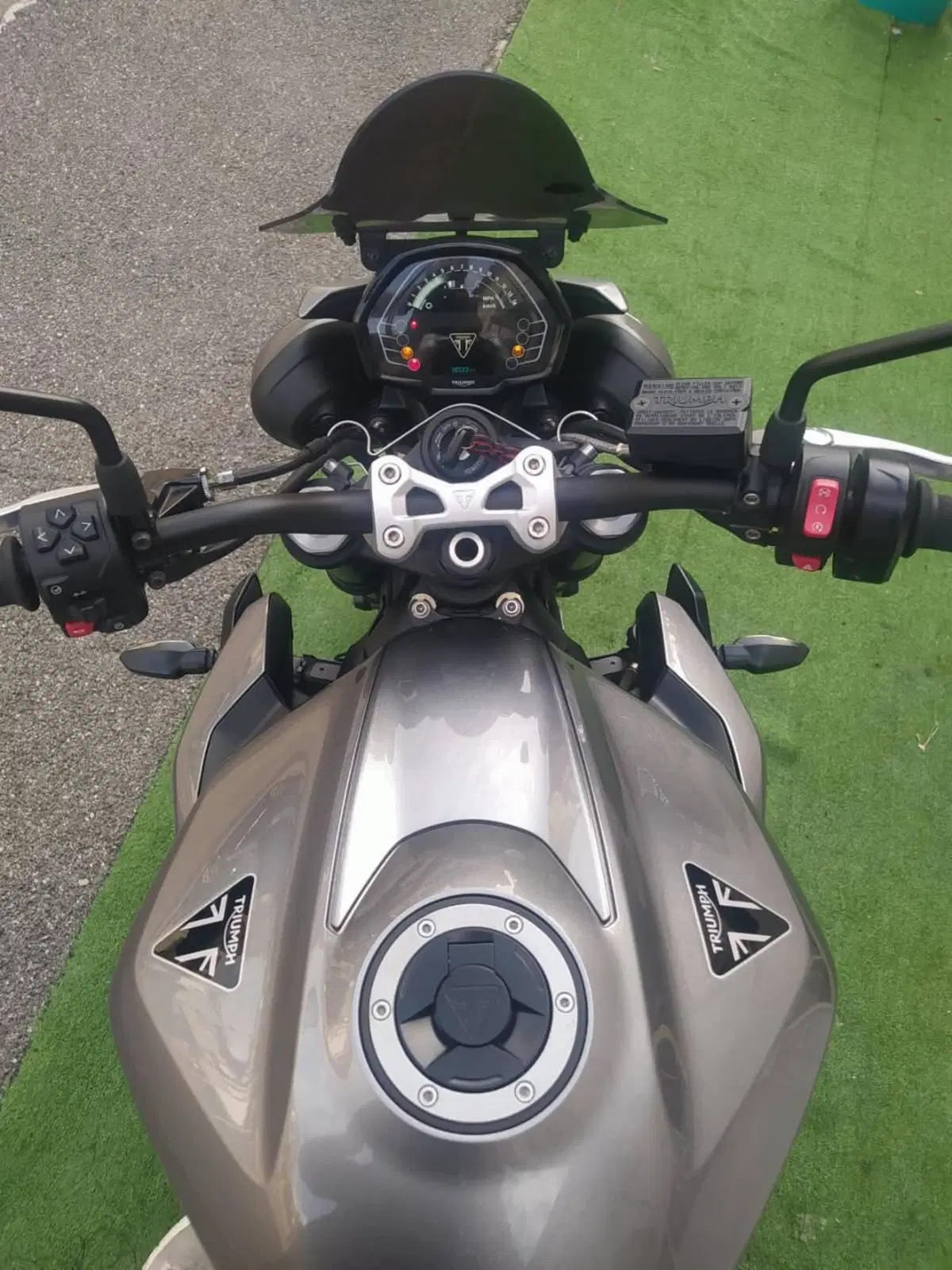 Triumph Street Triple 765 R (2023 - 26) (8)