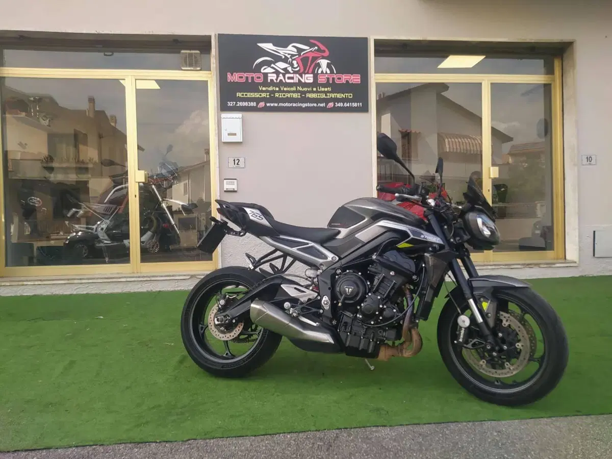 Triumph Street Triple 765 R (2023 - 26) (3)