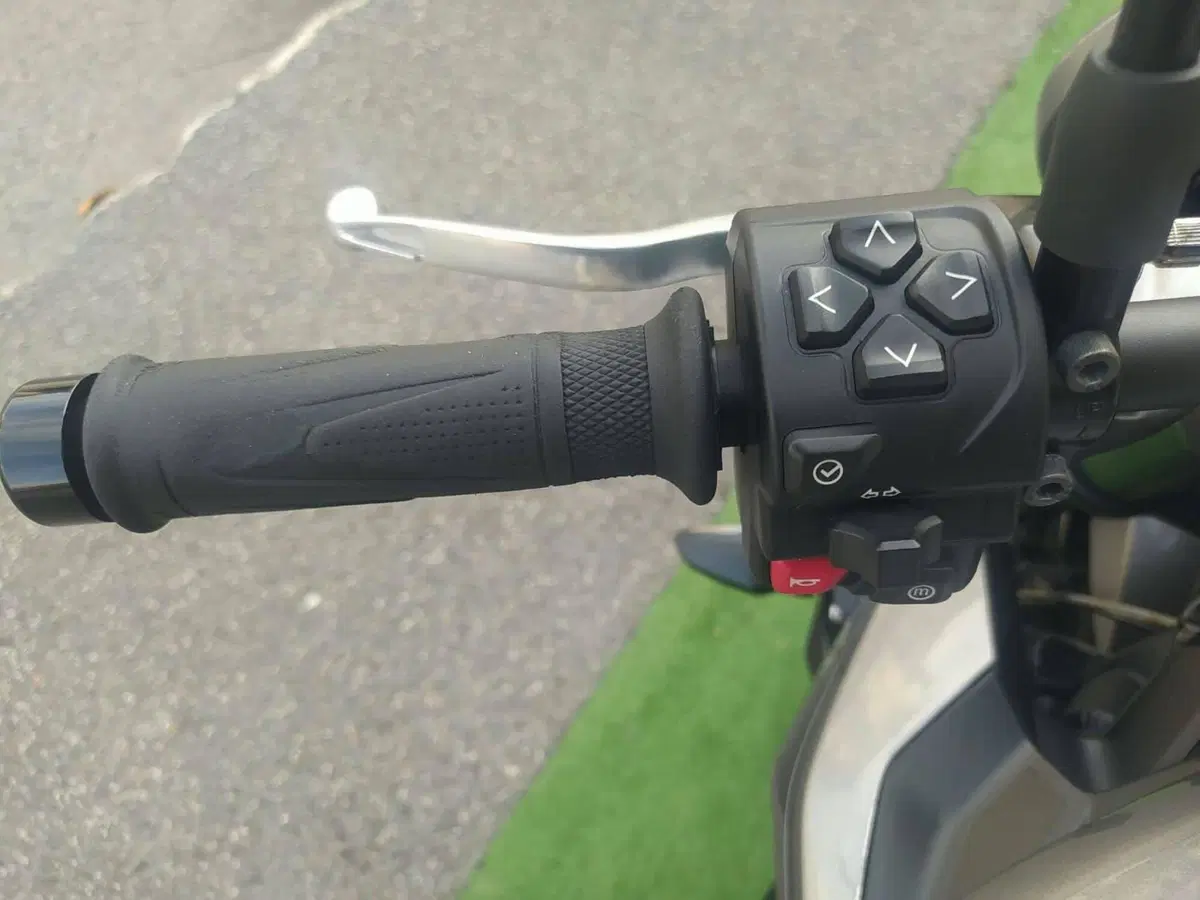 Triumph Street Triple 765 R (2023 - 26) (9)