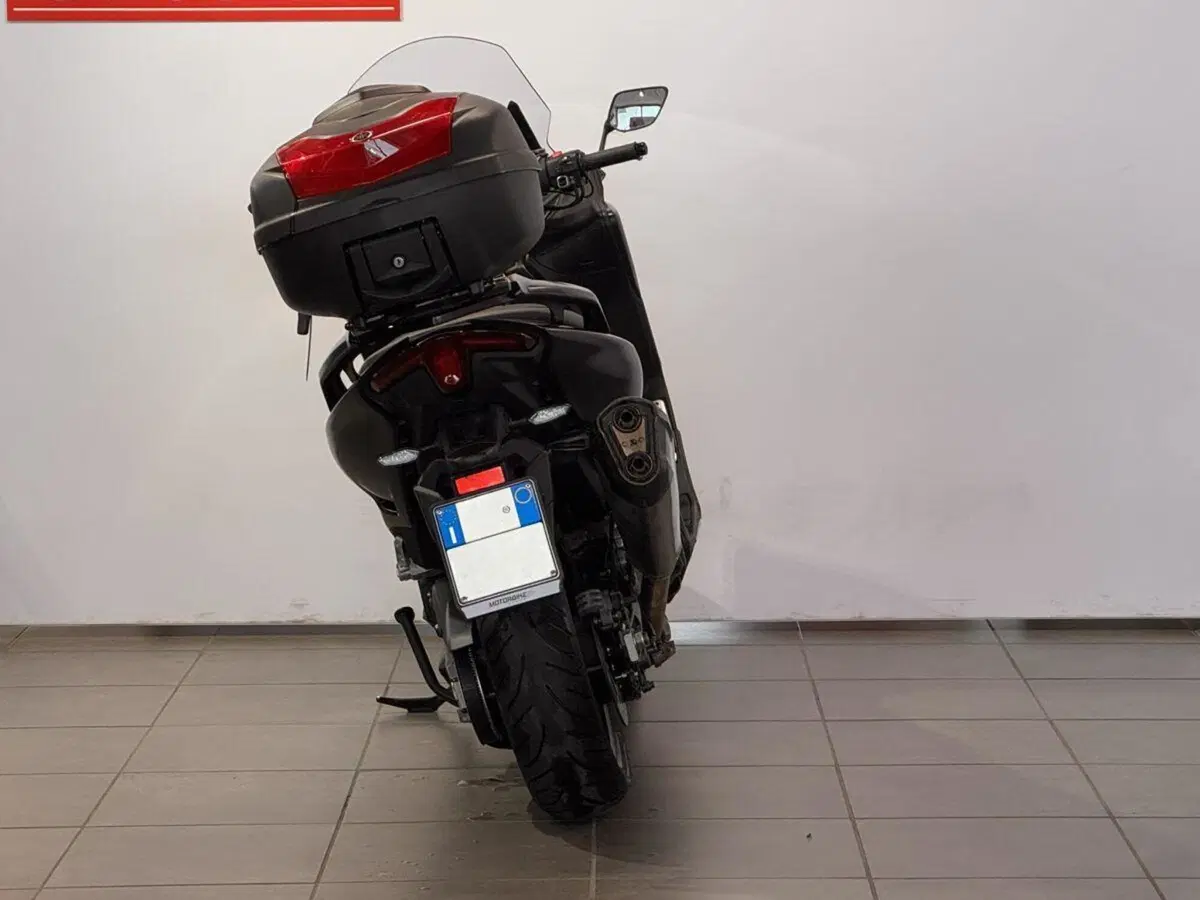 Yamaha T-Max 560 Tech Max (2020) (4)