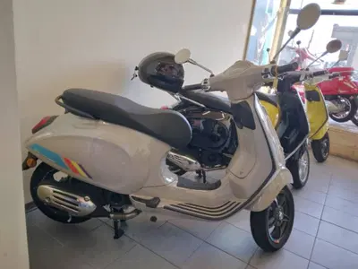 Vespa Primavera 50 (2024 - 25) usata