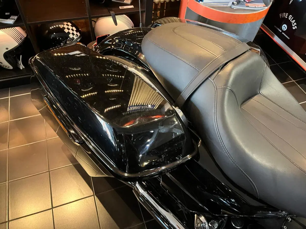 Harley-Davidson Street Glide Special (2021 - 23) (4)