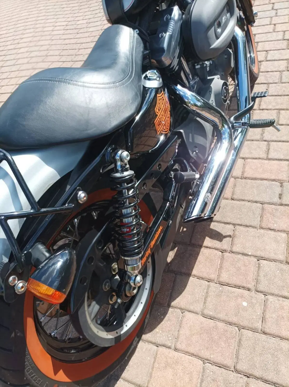 Harley-Davidson 883 (2008 - 09) - XL (9)