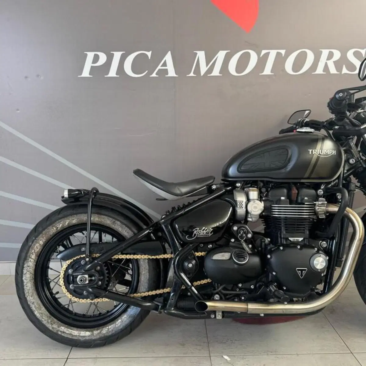 Triumph Bonneville Bobber 1200 (2021 - 25) (2)