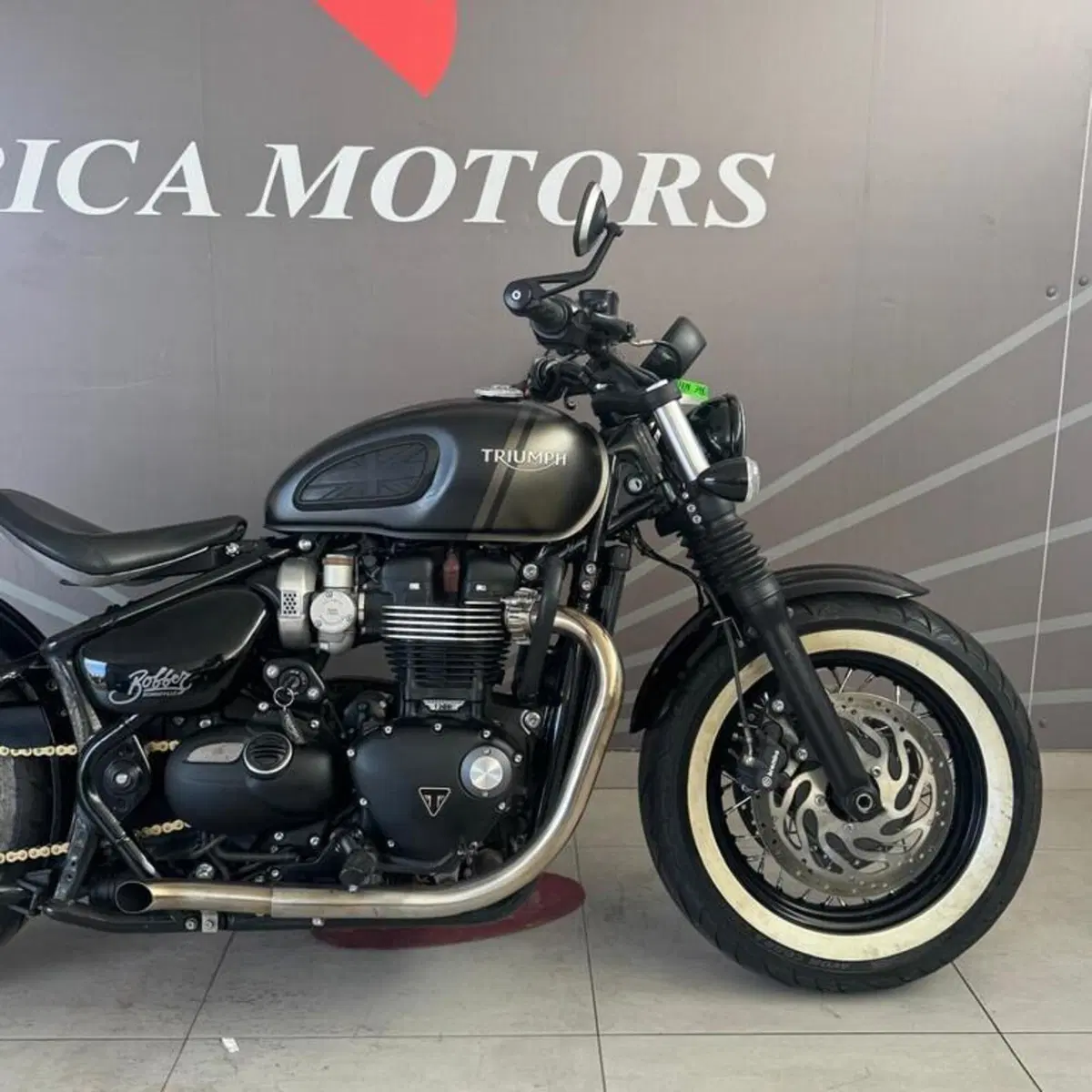 Triumph Bonneville Bobber 1200 (2021 - 25) (3)