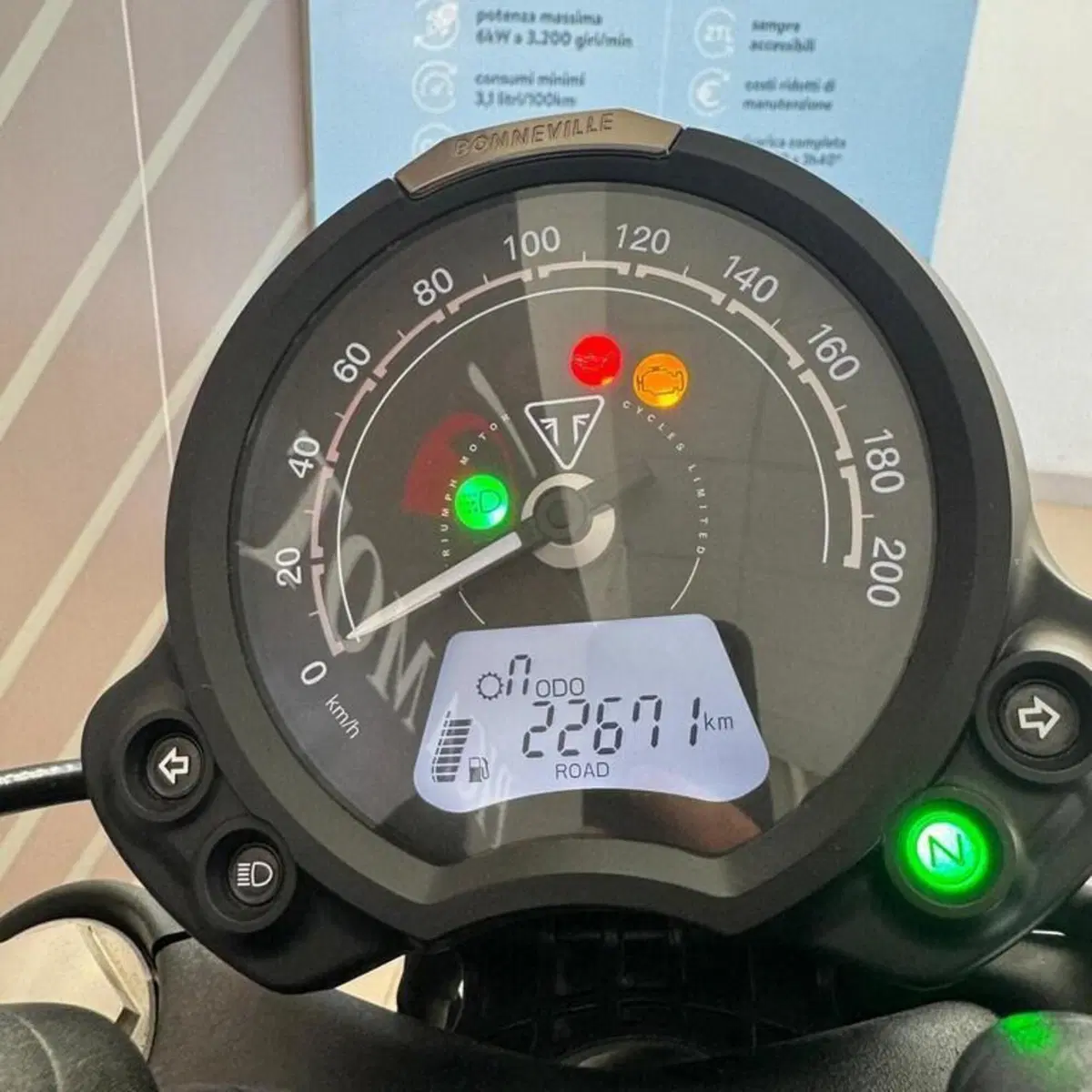 Triumph Bonneville Bobber 1200 (2021 - 25) (5)