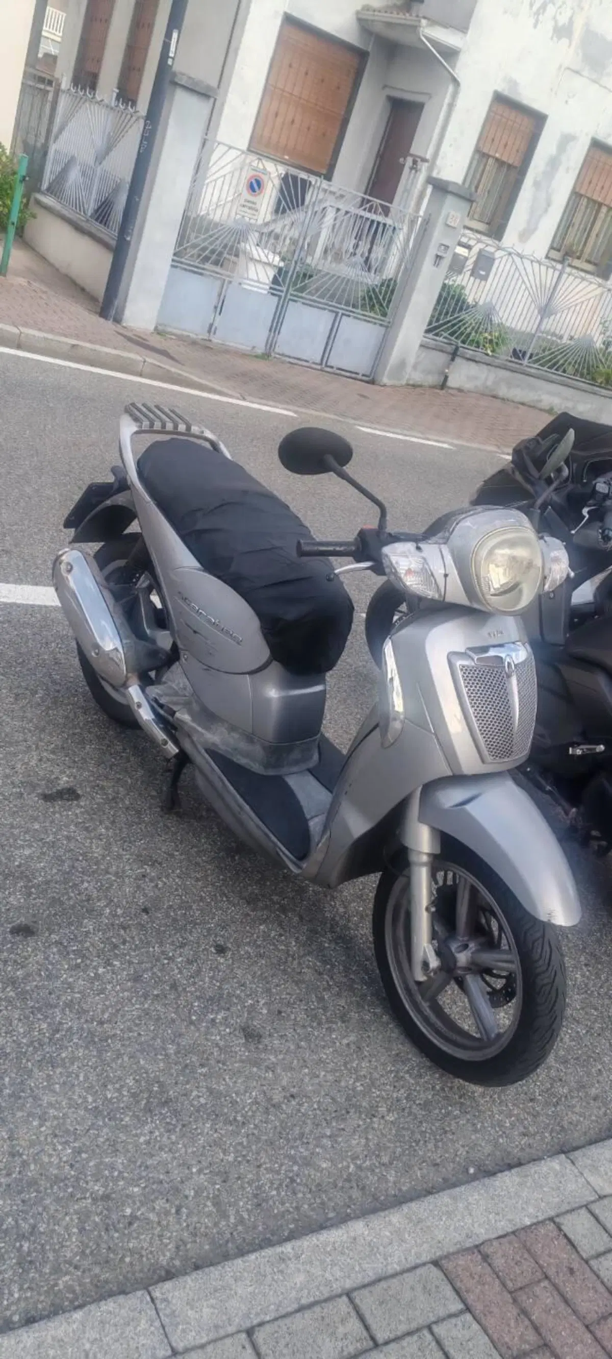 Aprilia Scarabeo 200 i.e. (2009 - 11) (4)