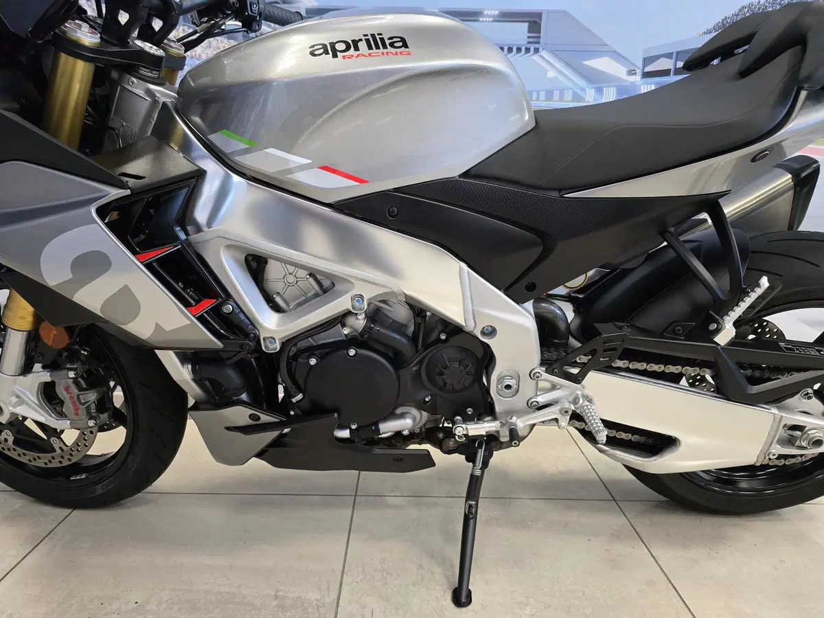 Aprilia Tuono V4 (2021 - 24) (8)