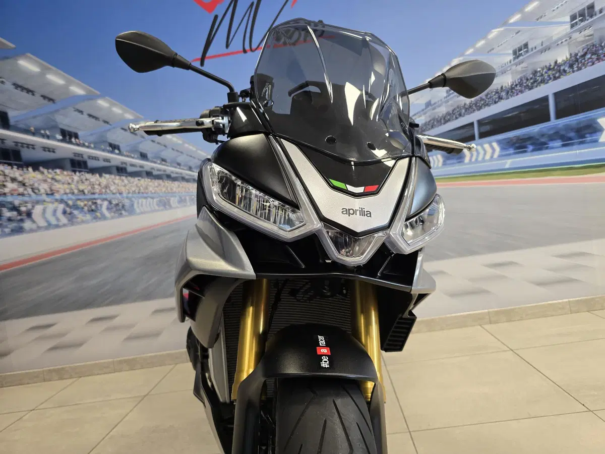 Aprilia Tuono V4 (2021 - 24) (12)
