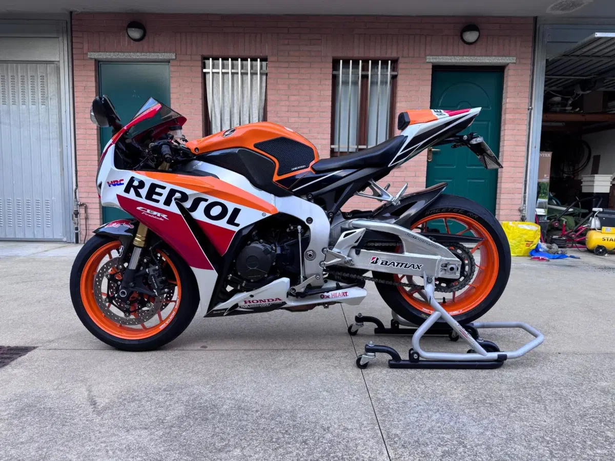 Honda CBR 1000 RR Fireblade (2012 - 16) (2)
