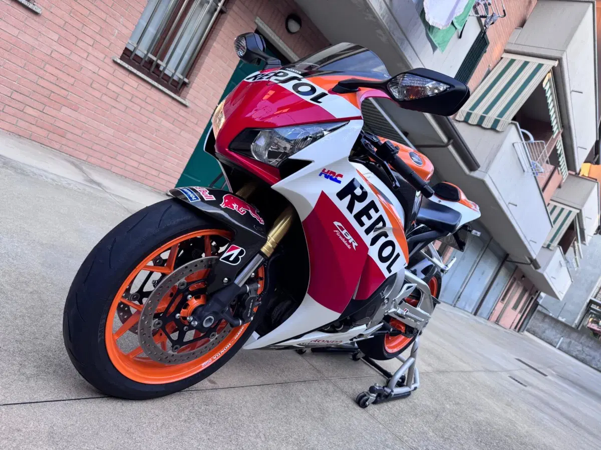 Honda CBR 1000 RR Fireblade (2012 - 16) (4)