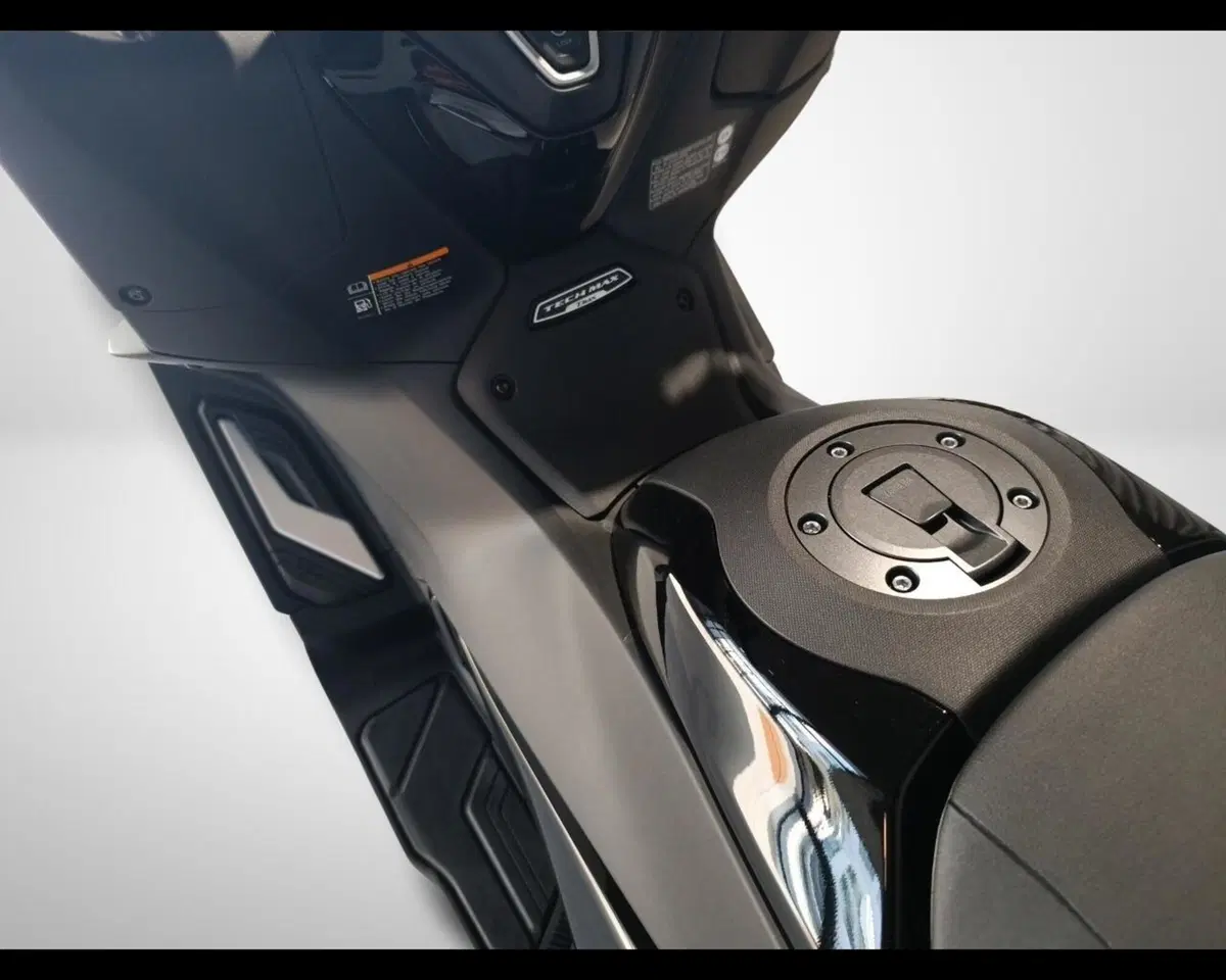 Yamaha T-Max 560 Tech Max (2025 - 26) (12)