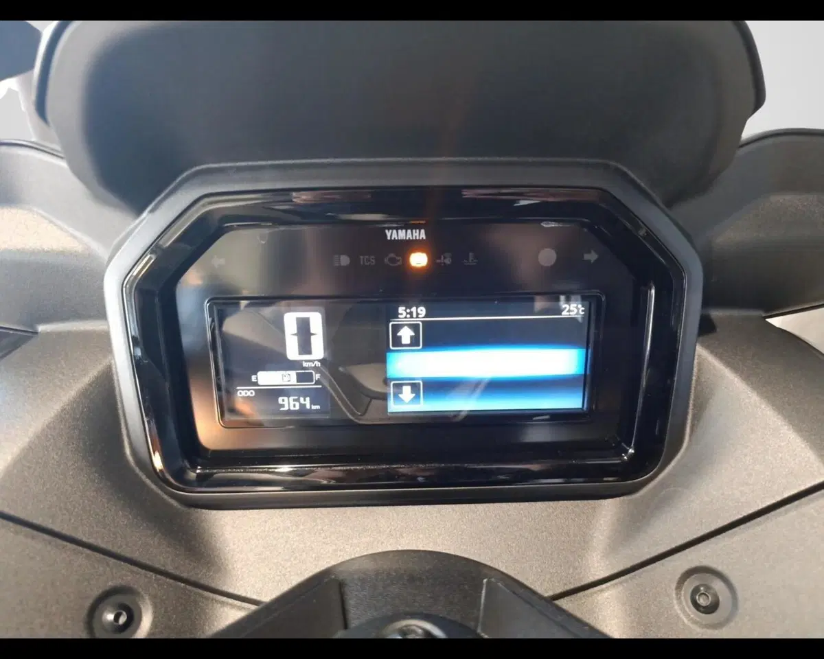 Yamaha X-Max 300 Tech Max (2025 - 26) (8)
