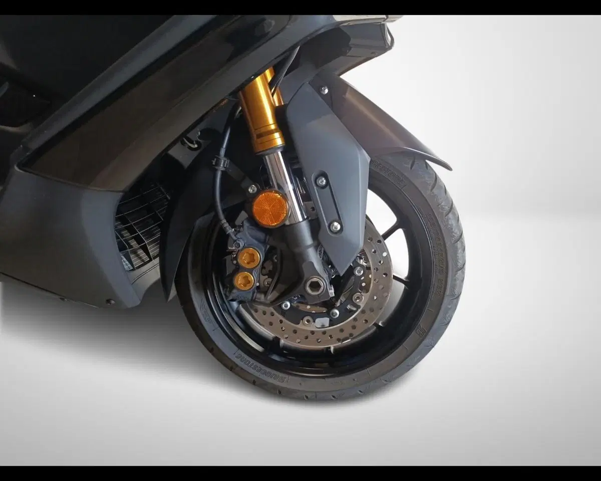 Yamaha T-Max 560 Tech Max (2025 - 26) (7)