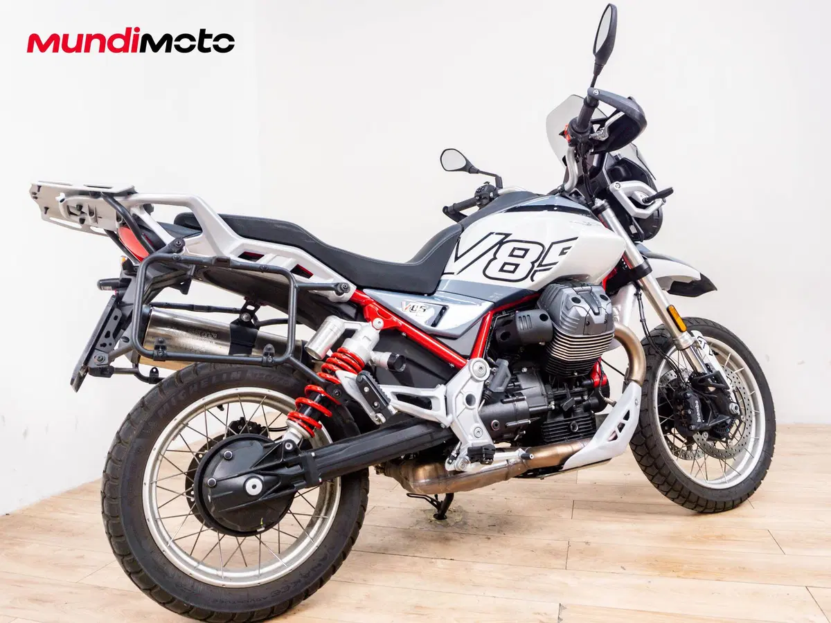 Moto Guzzi V85 TT (2024 - 26) (3)