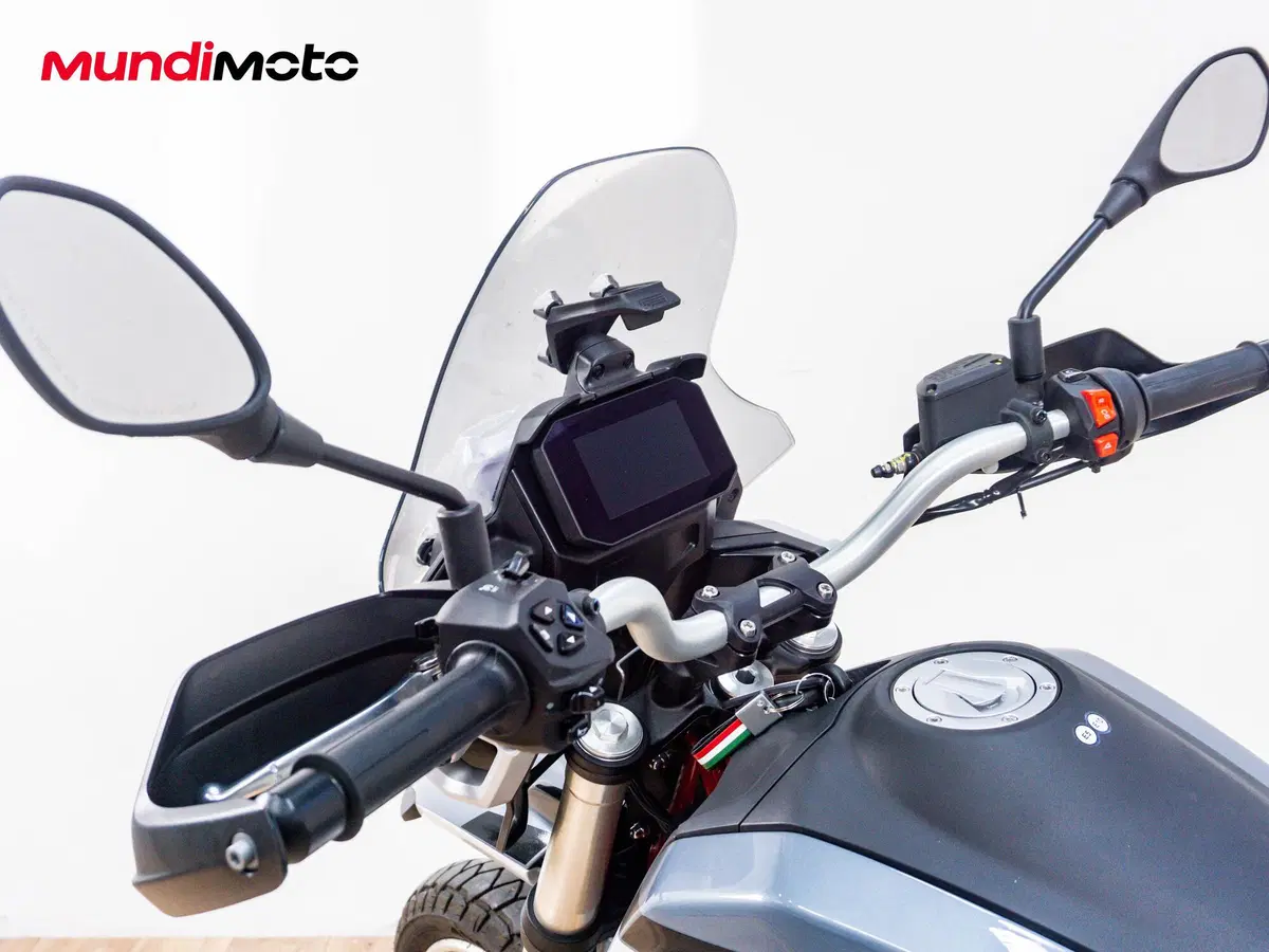 Moto Guzzi V85 TT (2024 - 26) (11)