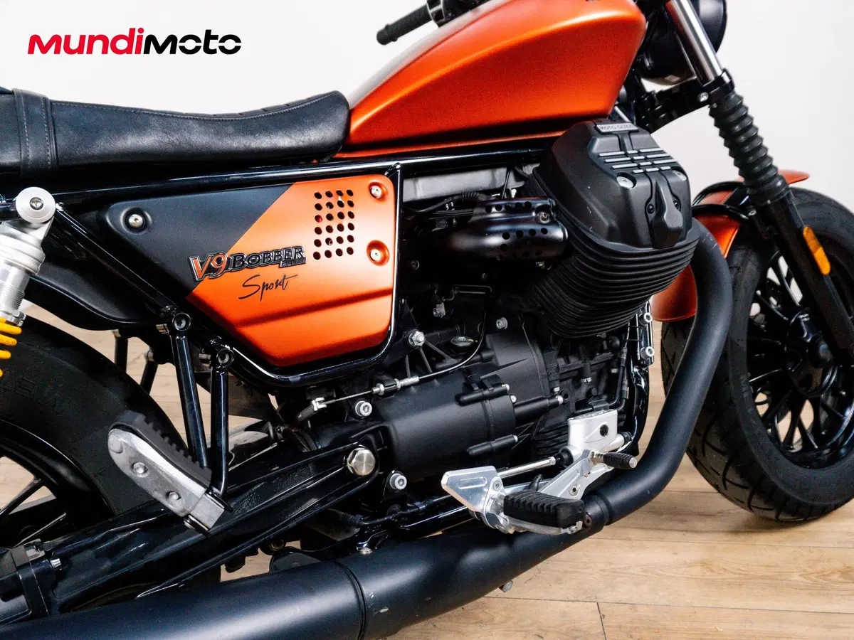 Moto Guzzi V9 Bobber Sport (2019 - 20) (4)
