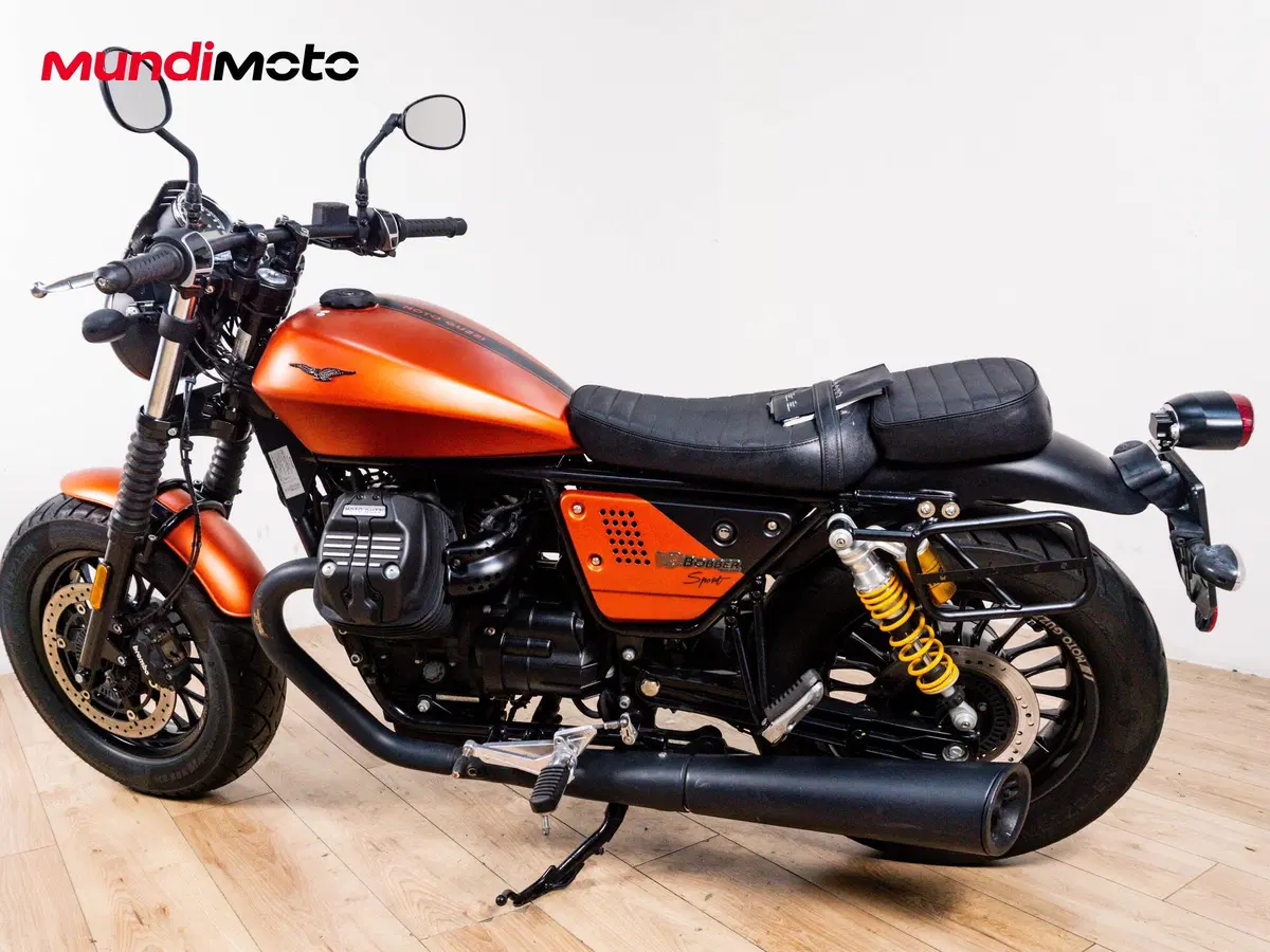 Moto Guzzi V9 Bobber Sport (2019 - 20) (7)