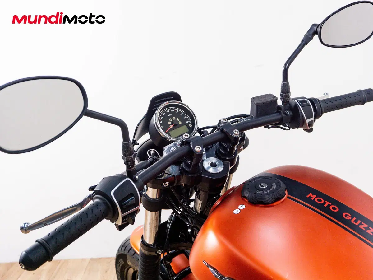 Moto Guzzi V9 Bobber Sport (2019 - 20) (11)