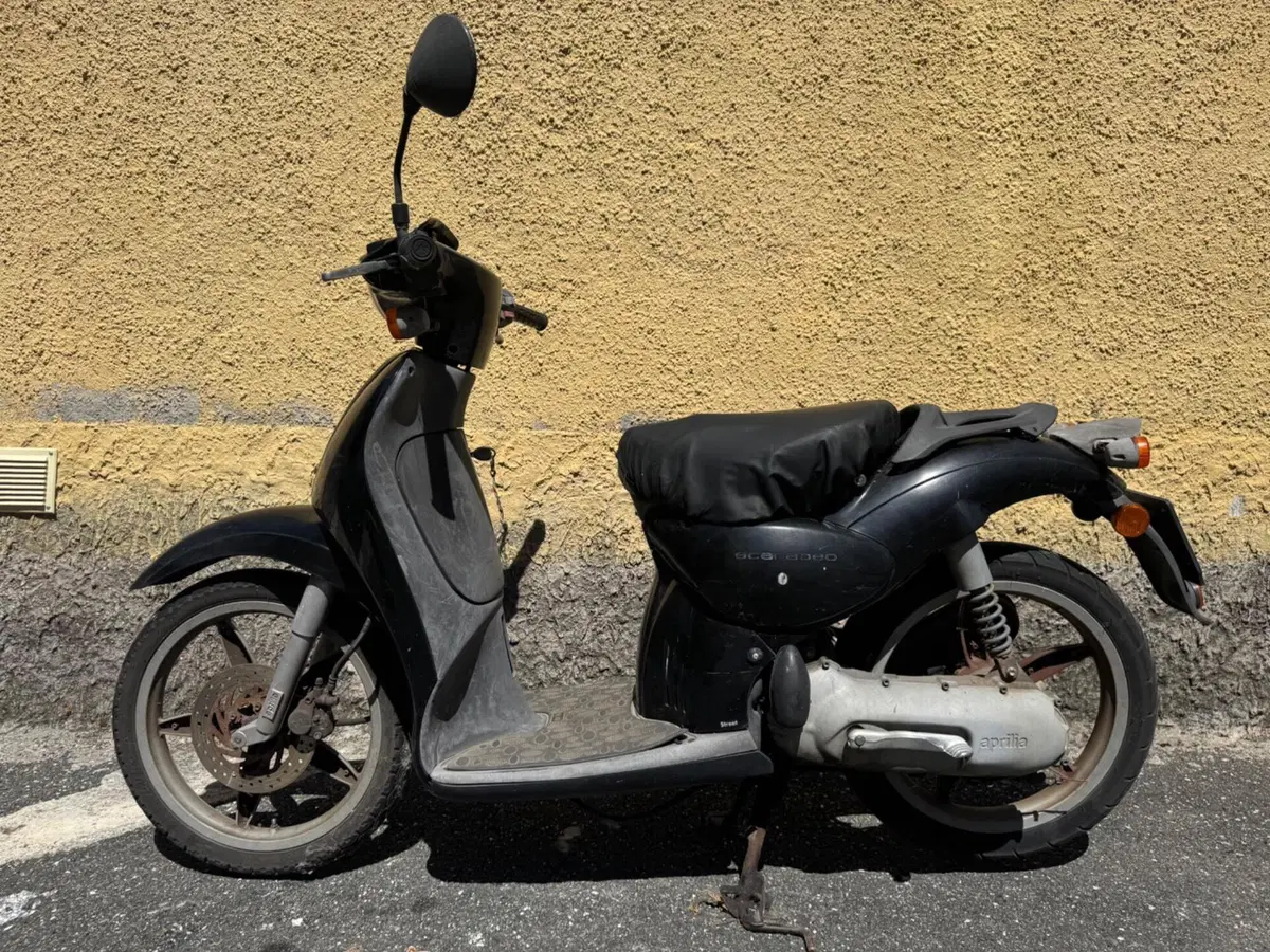 Aprilia Scarabeo 50 (2004 - 06) (2)