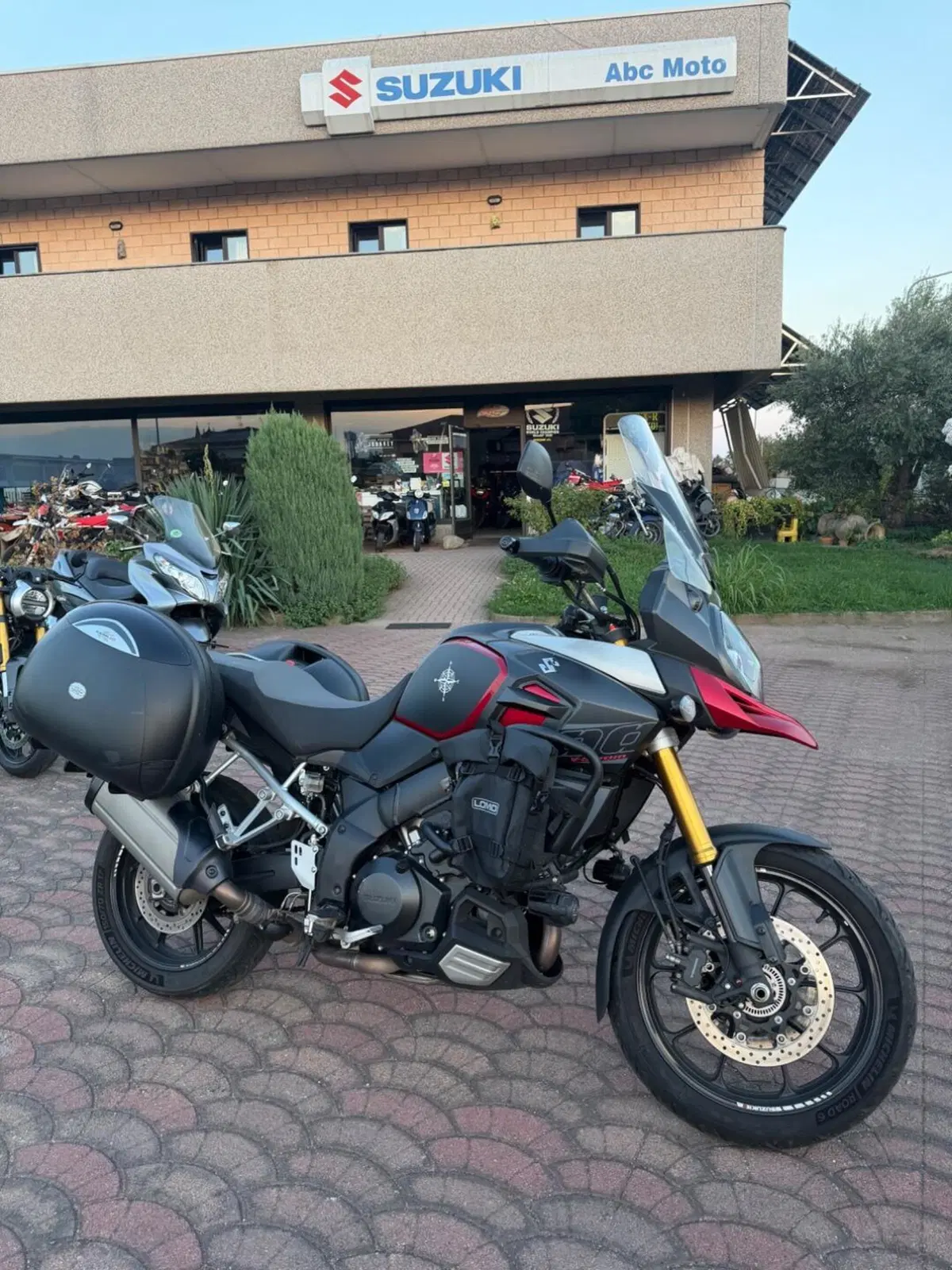 Suzuki V-Strom 1000 ABS (2014 - 17) (2)