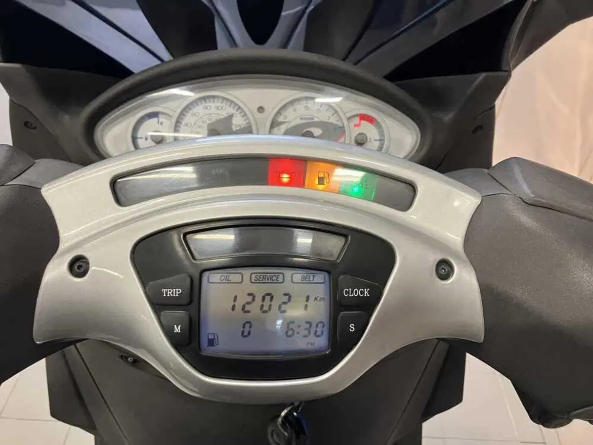 Piaggio X9 500 Evolution (2)