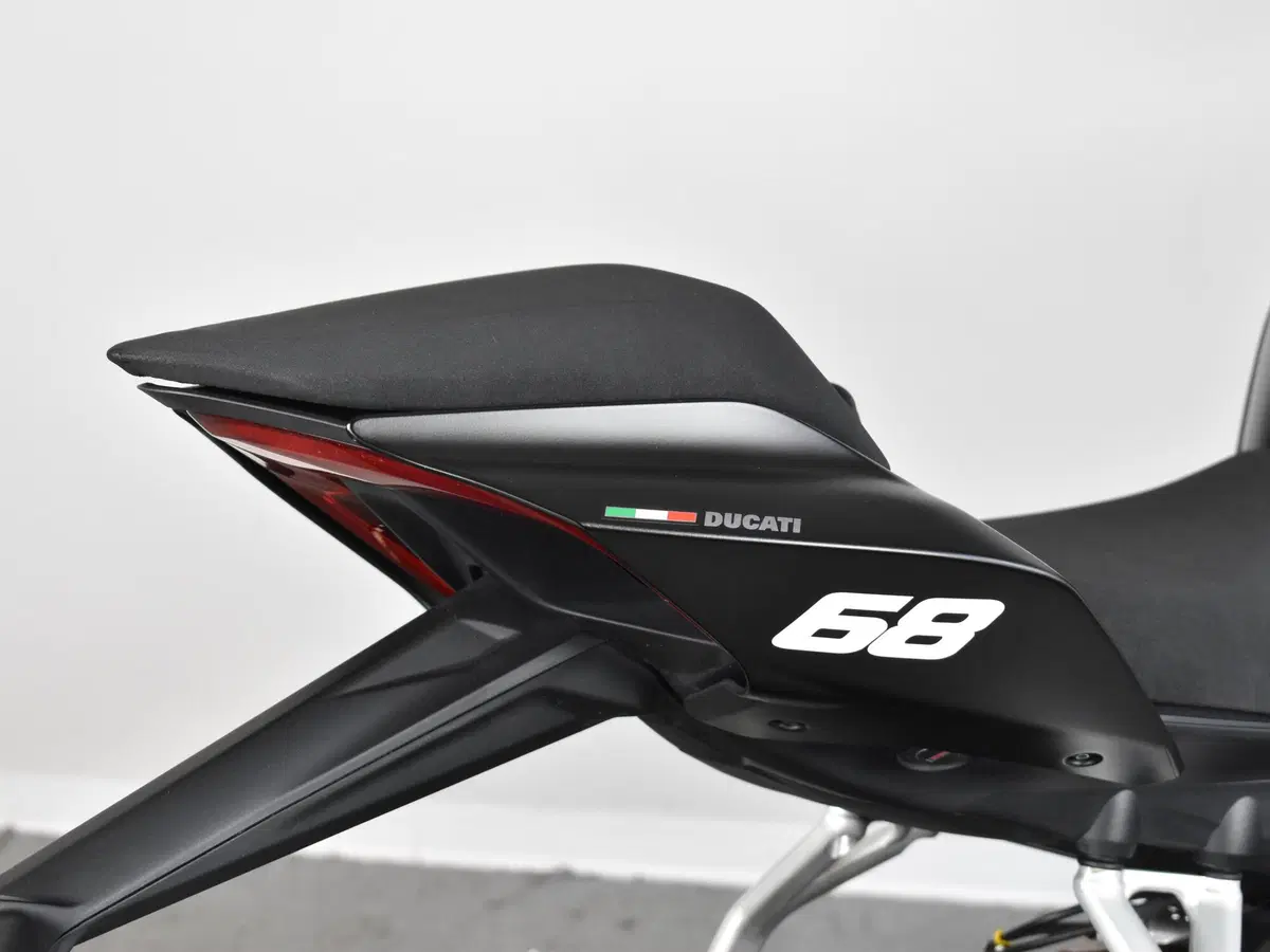 Ducati Streetfighter V4 1100 S (2021 - 22) (8)