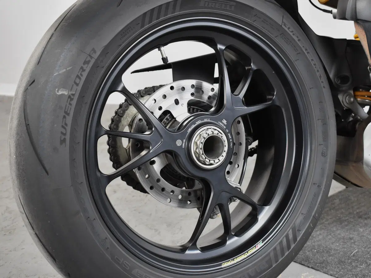 Ducati Streetfighter V4 1100 S (2021 - 22) (9)