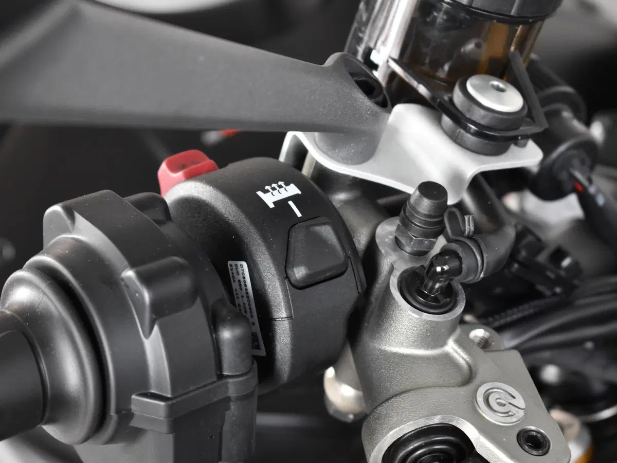 Ducati Streetfighter V4 1100 S (2021 - 22) (14)