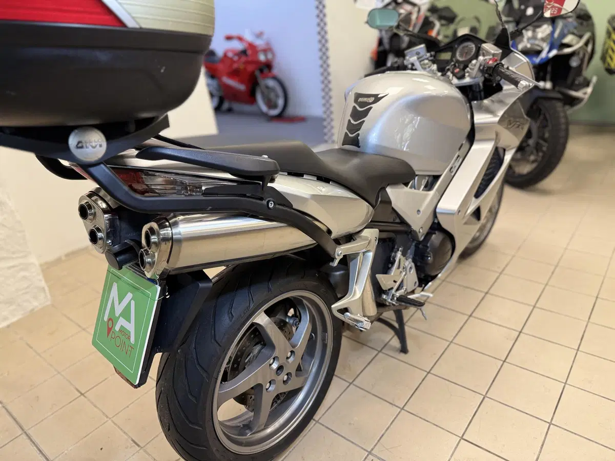 Honda VFR 800 (2006 - 13) (4)